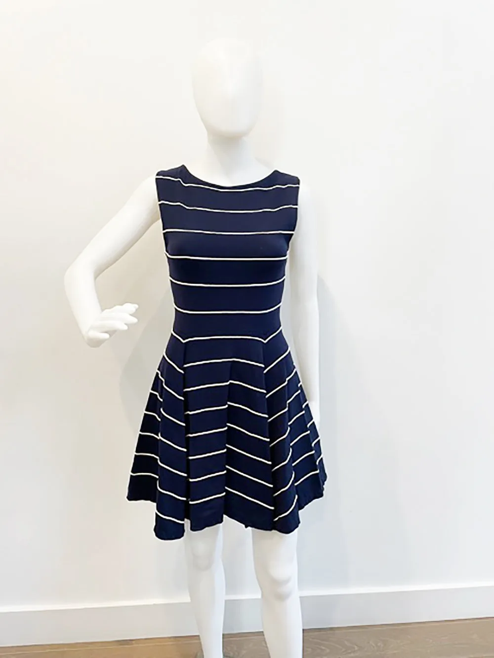 ALICE   OLIVIA