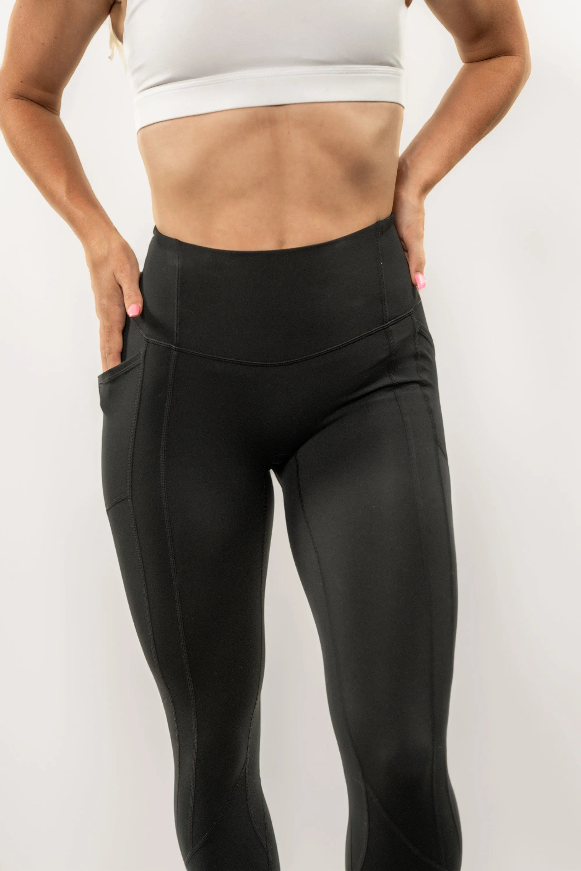 Effortless Heart Booty Leggings With Pockets - Black